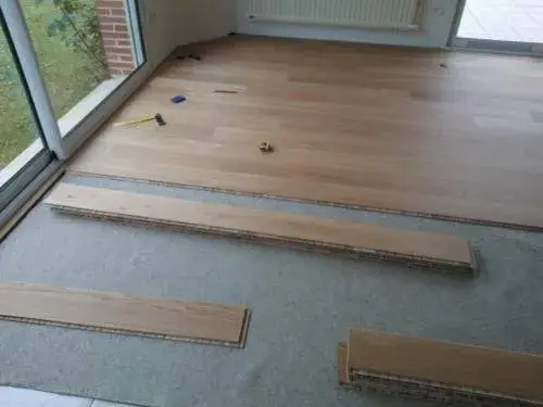 installation-parquet-salon-orthez